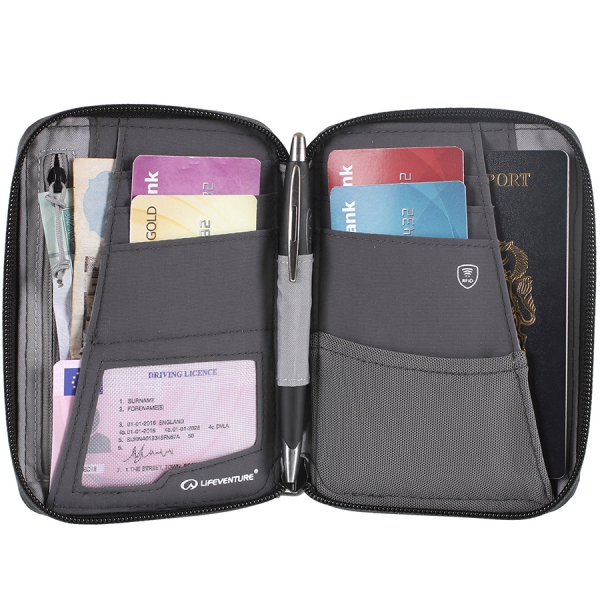 Lifeventure гаманець Recycled RFID Mini Travel Wallet olive - фото